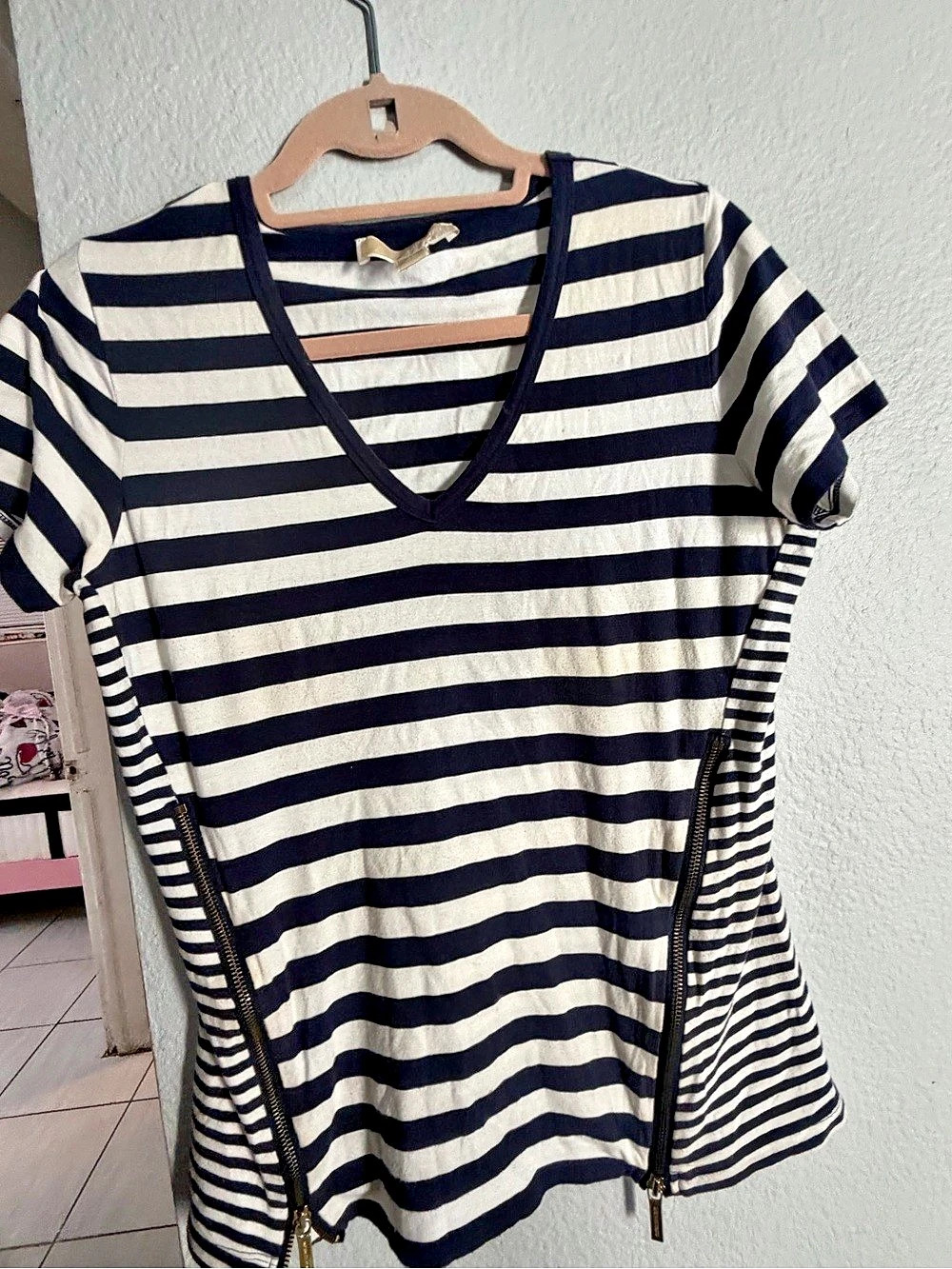 Michael Kors Striped V-Neck Top in Blue & White Size Medium Like New